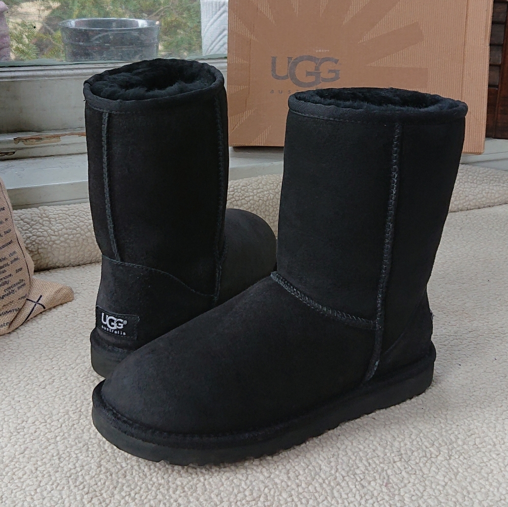 UGG "Classic II" Short Lined Leather Boot